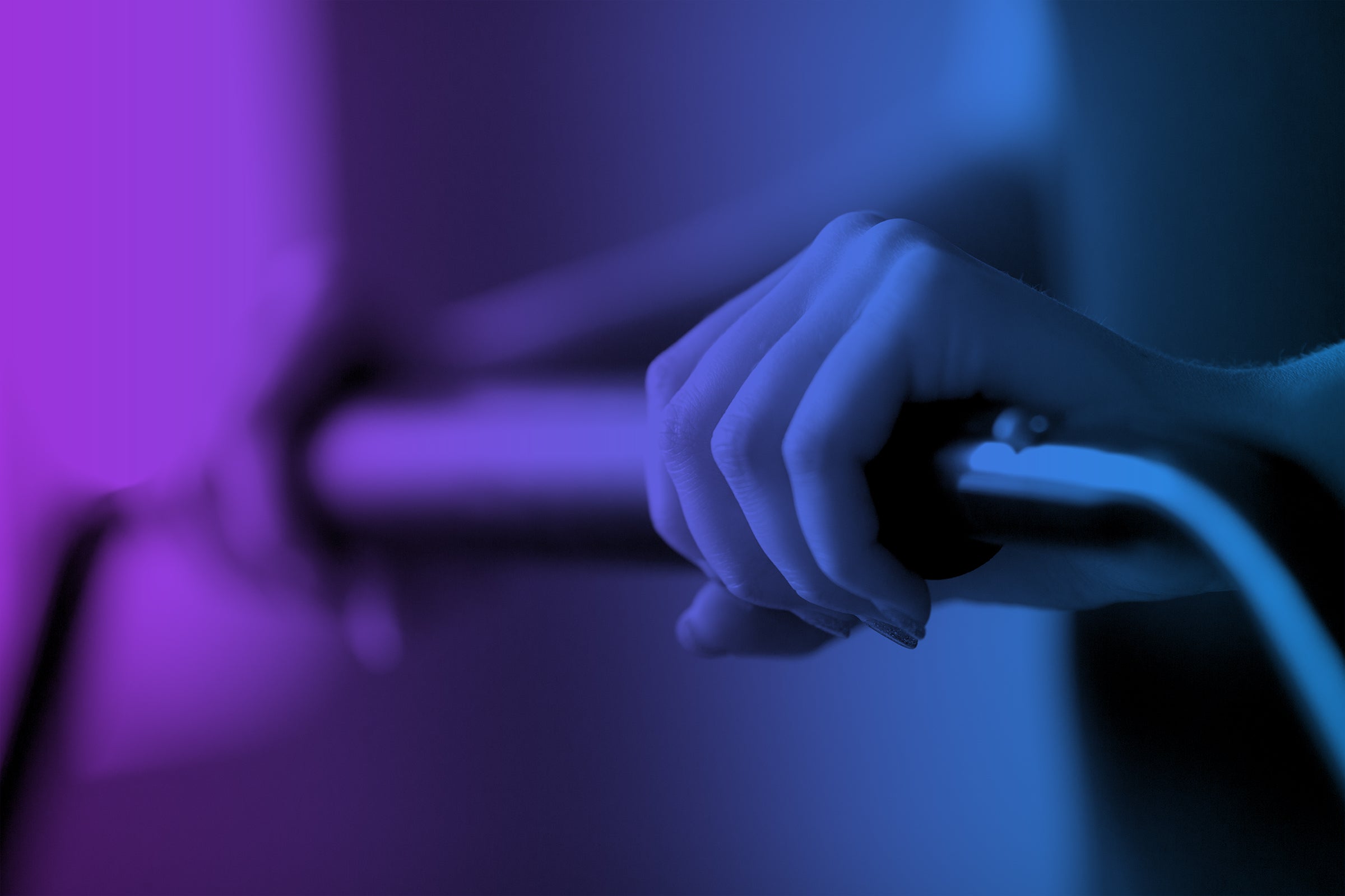 Hands on the Cellerciser Bar Purple and Blue Gradient Cellercise